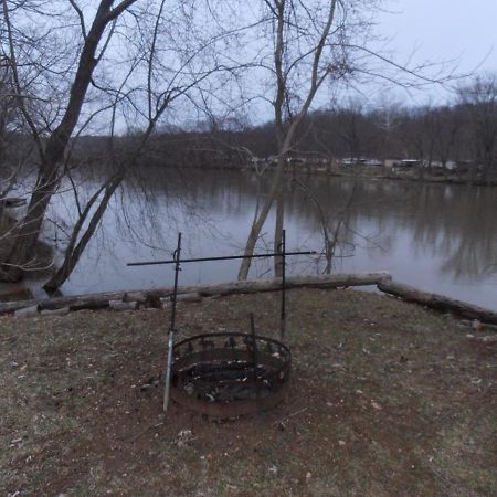 Martin'S River Cabin Dresden Exterior photo