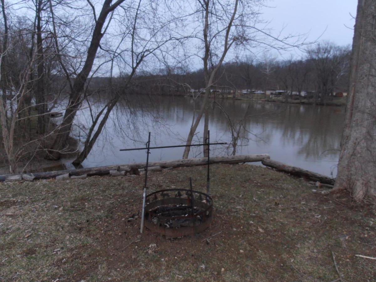 Martin'S River Cabin Dresden Exterior photo